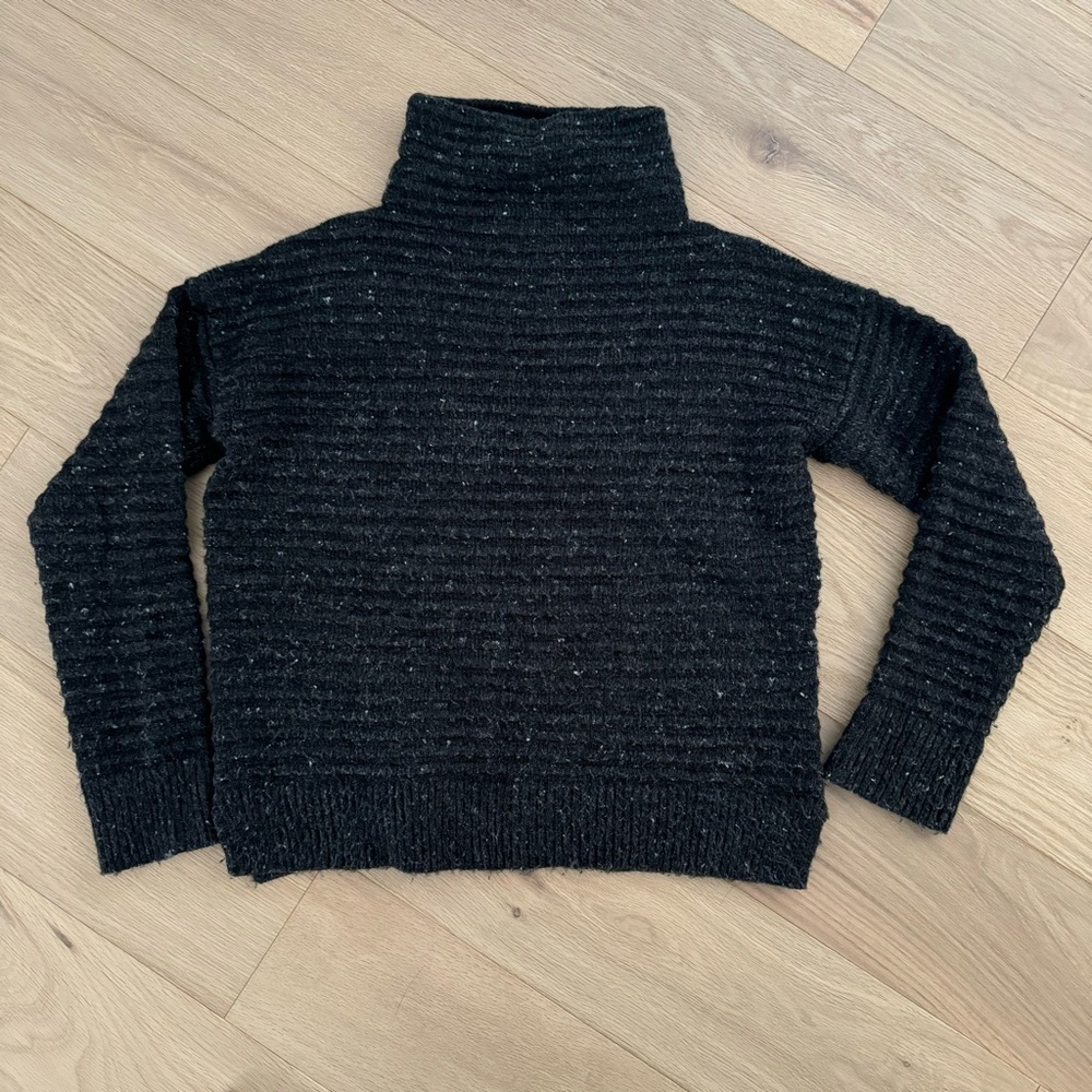 Madewell sweater. Wool blend. Size XS. Gently worn. Good condition.